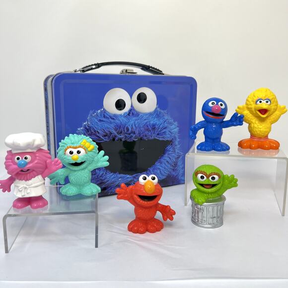 Sesame Street Cookie Monster Gen 2 Fun Tin Box Storage W/ 6  Action Figures - Picture 1 of 15